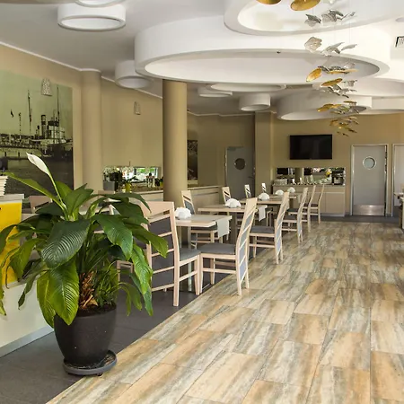 Hotel Jastarnia فندق
