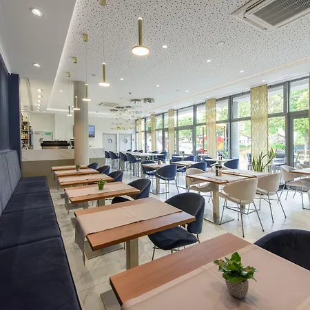 Hotel Jastarnia فندق